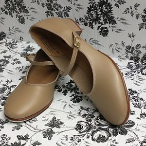 NIB LEO'S DANCEWEAR CHILD AMORE #7208 BLACK OR #7206 TAN LEATHER JAZZ SANDAL NIB LEO'S DANCEWEAR CHILD AMORE #7208 BLACK OR #7206 TAN LEATHER JAZZ SANDAL